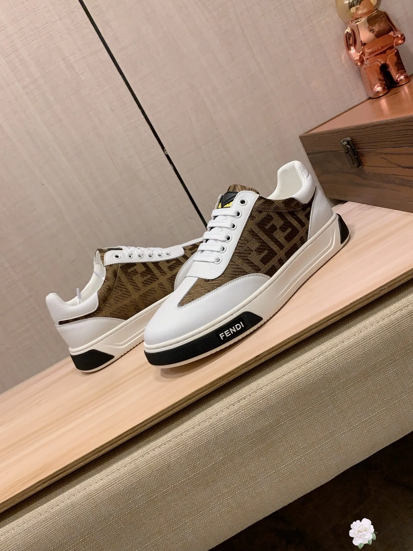 Men's men's shoes 💰420💰💰🎩🎩[Lightning][Lightning] "FENDI*" The latest and most popular casual shoes, top brand [Seduce] luxury ~ purchasing agent, top quality ~. [Strong] The upper is made of imported breathable cowhide with material ➕ breathable sheepskin feet (•) and fine workmanship. The original stylish and stylish soft rubber wear-resistant and non-slip outsole is light and comfortable on the feet. The real thing looks better when photographed in person. 0099: code: 38-44, 4️⃣ colors selected